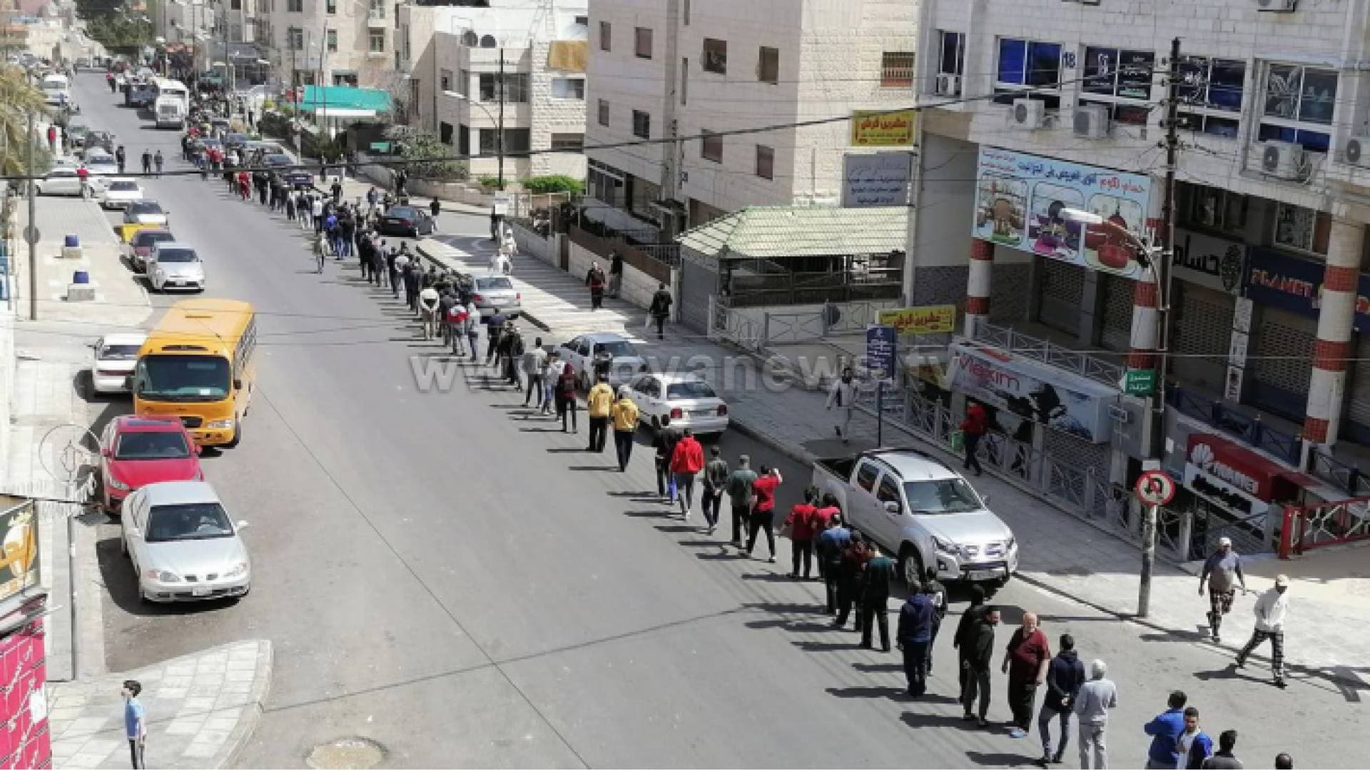 الحكومة: العمل جار على حل الصعوبات التي ظهرت خلال عملية توزيع الخبز