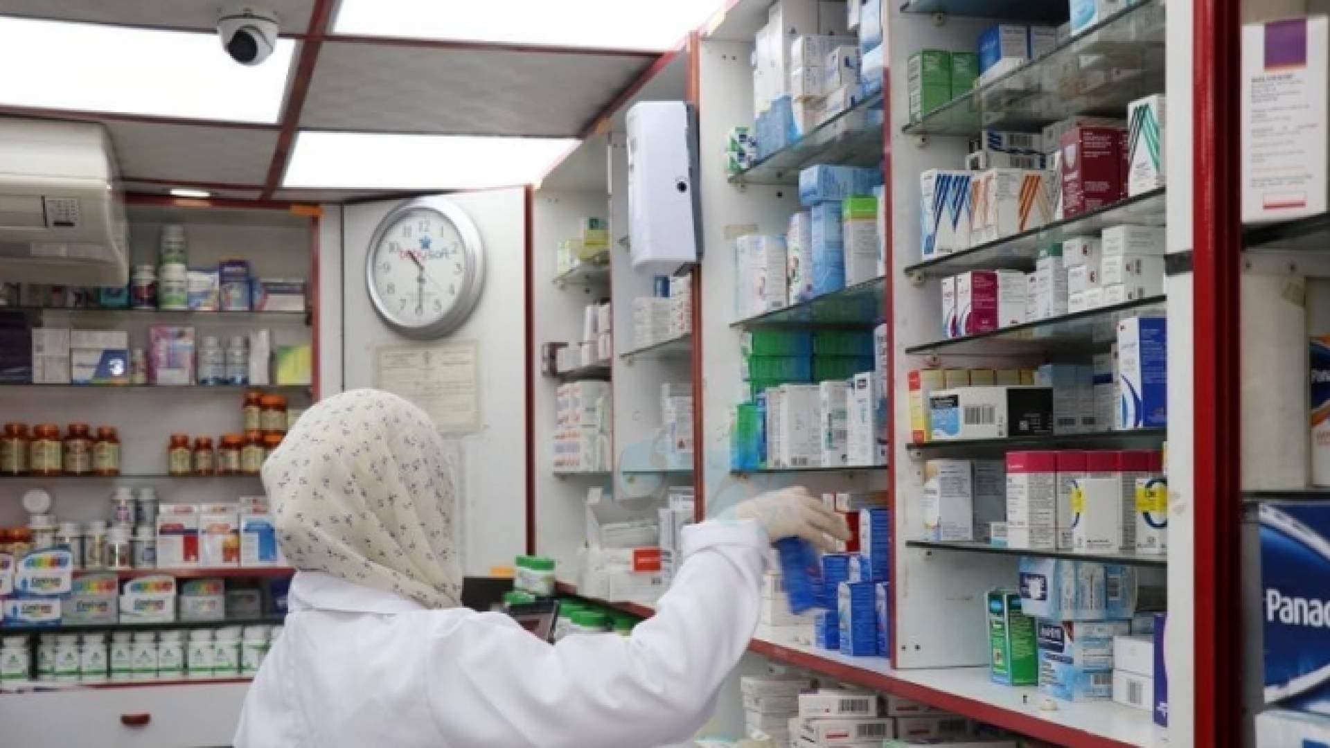 الأطباء تبدأ بتوزيع الأدوية على مستحقيها