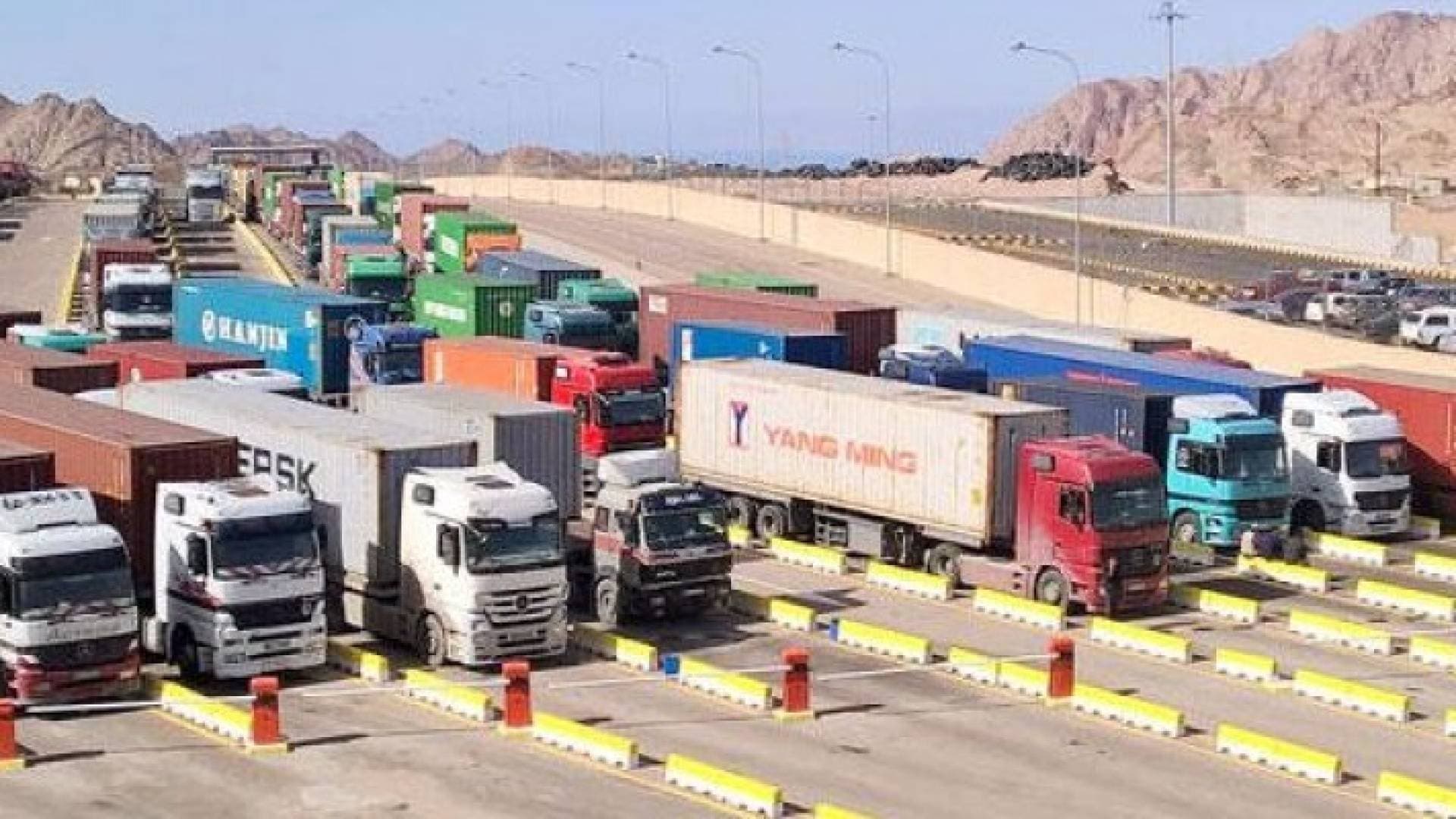 جمارك العقبة تعاين الف حاوية غذاء ودواء ومواد تنظيف