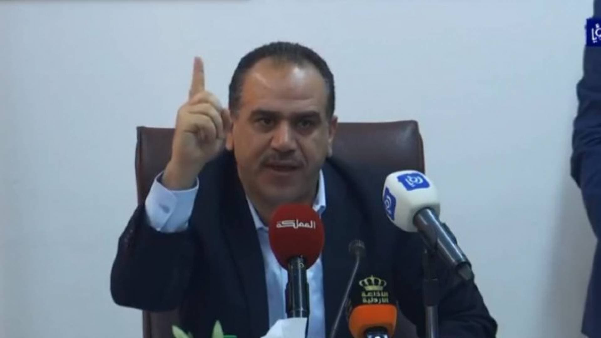 وزير الزراعة يضع استقالته بين يدي رئيس الوزراء