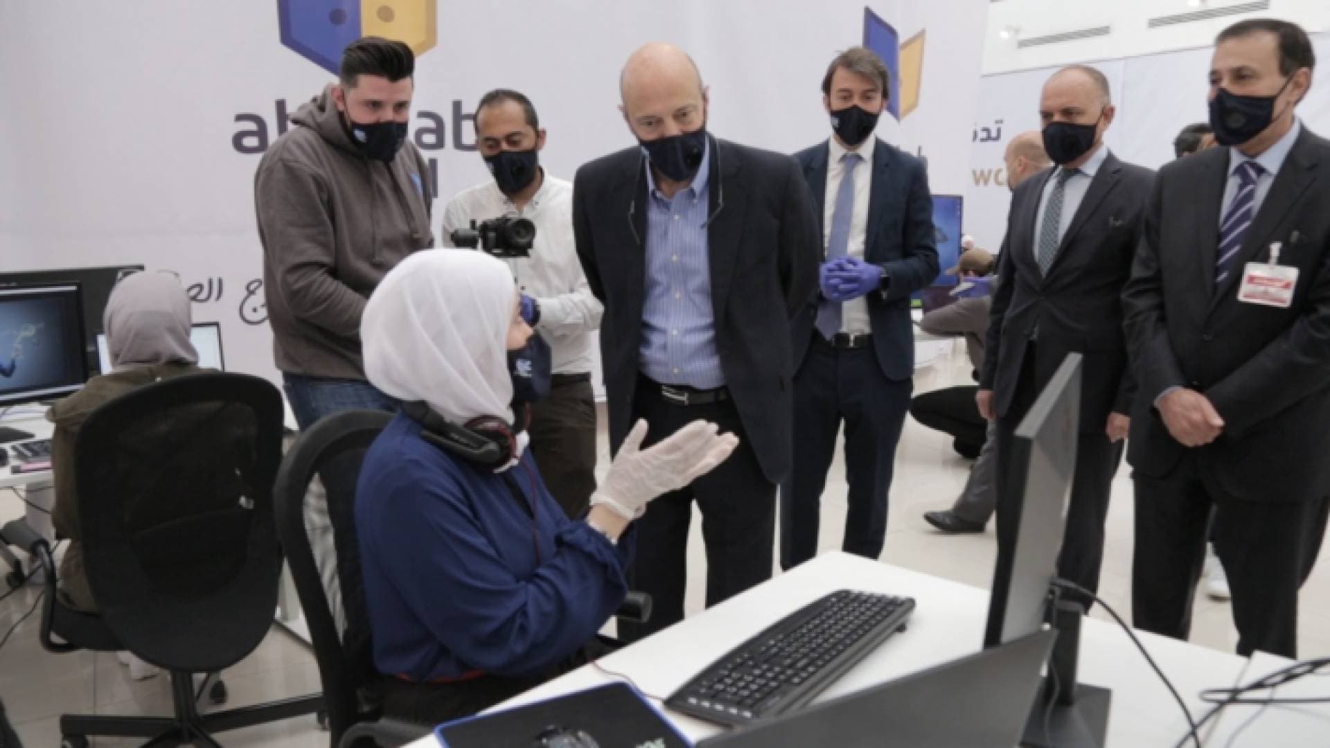 الرزاز يطلع على آلية سير منظومة التعليم عن بعد