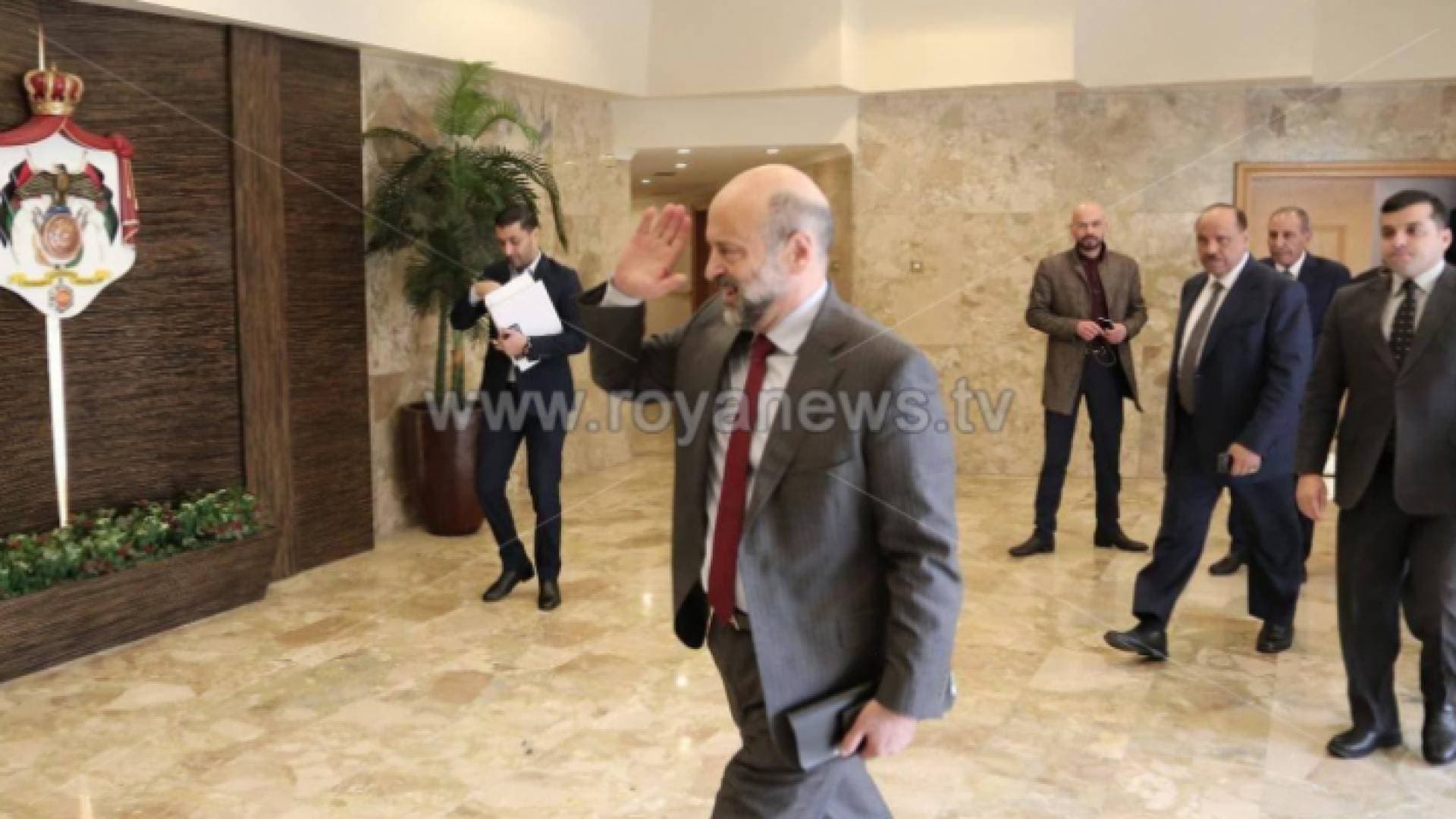 الرزاز يوجه رسالة للطلبة وأولياء الأمور.. فيديو