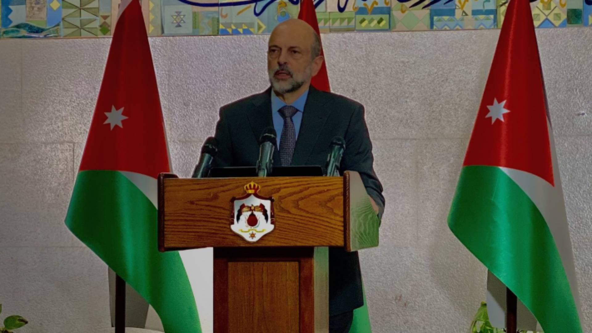 الرزاز: وضعنا منظومة متكاملة لاعادة الطلبة الأردنيين في الخارج الى المملكة - فيديو