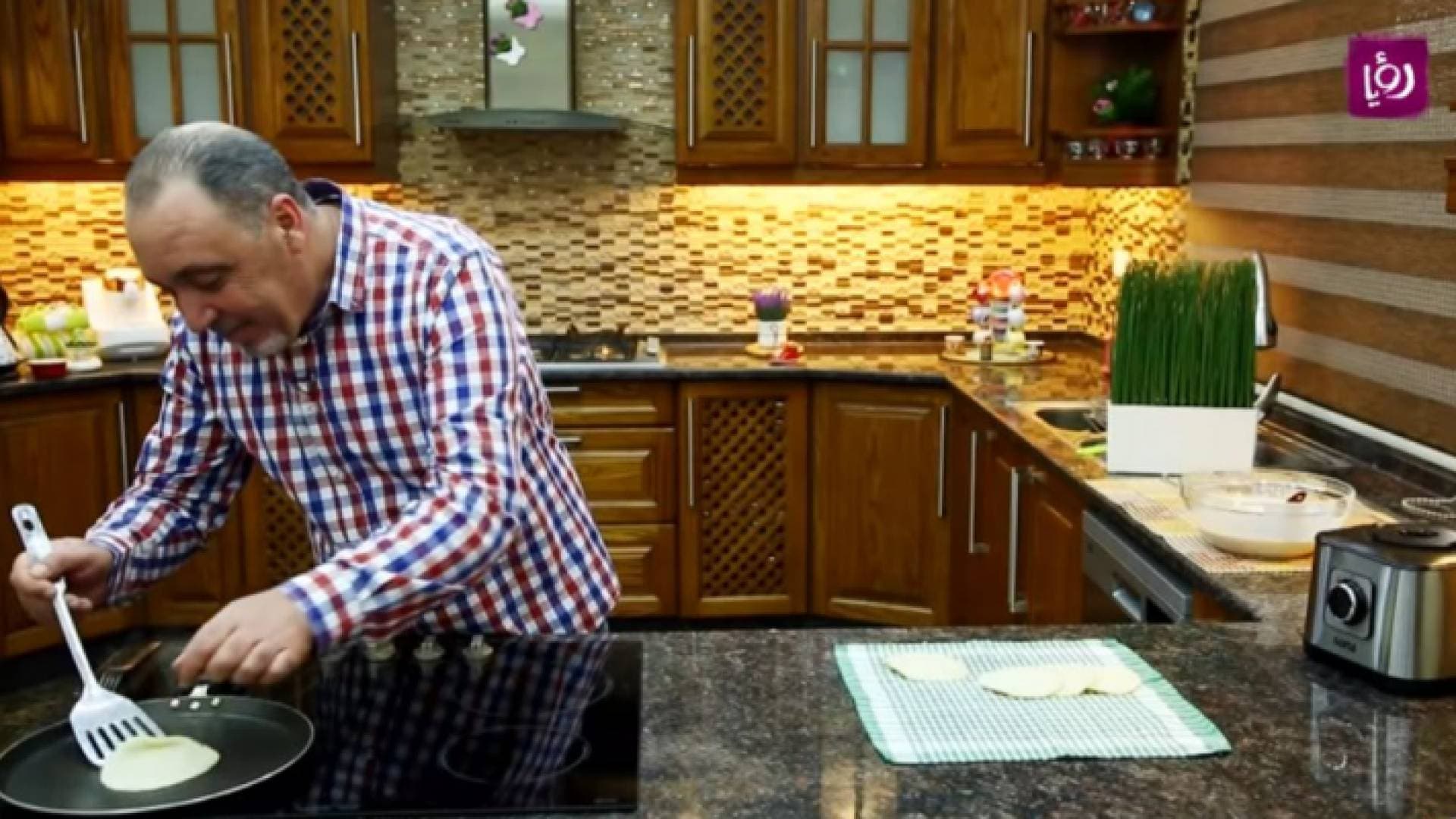 نصيحة سريعة لعمل القطايف البيتية من الشيف نضال - فيديو