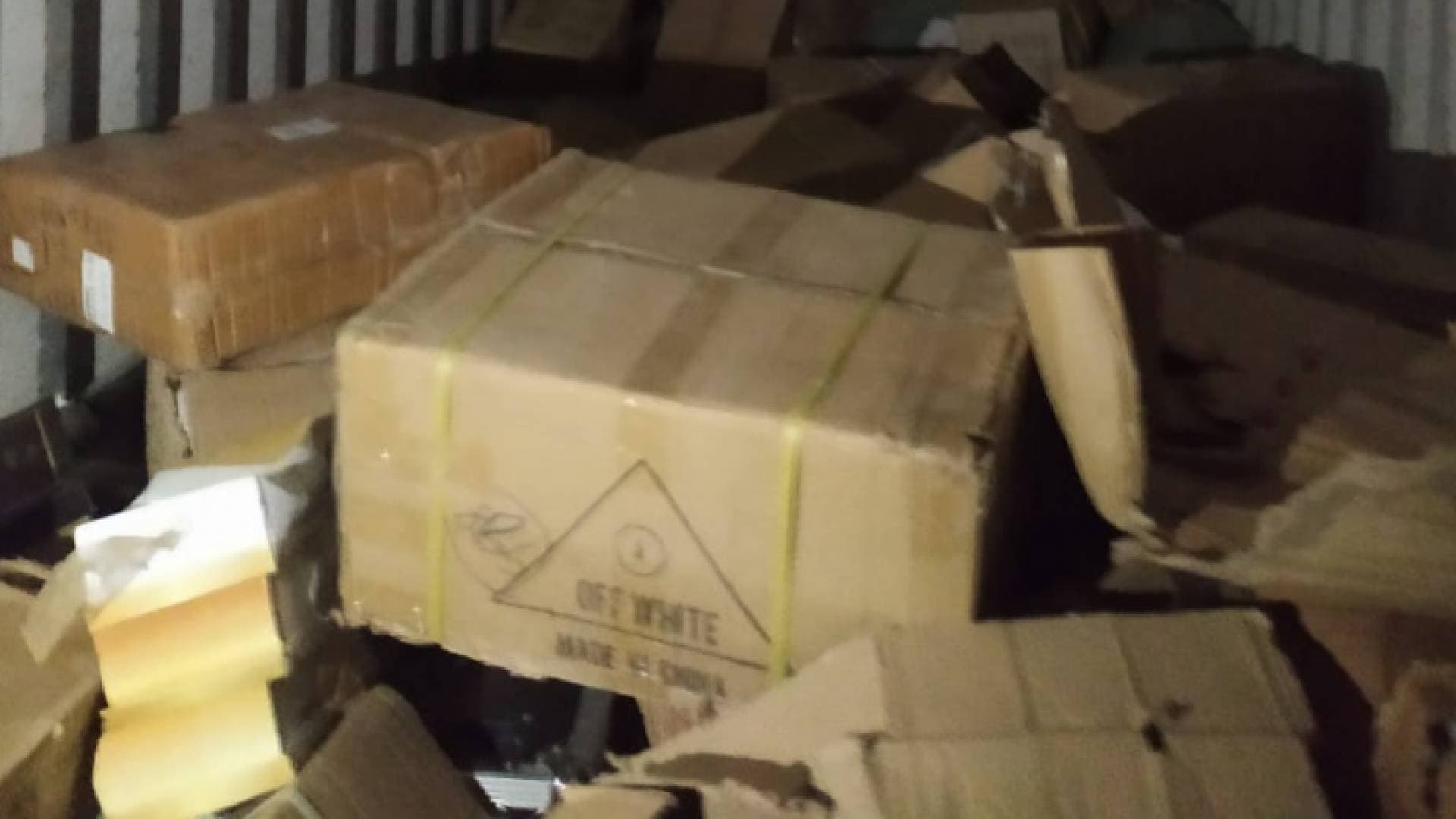 الجمارك تضبط حاوية محملة ببضائع مختلفة