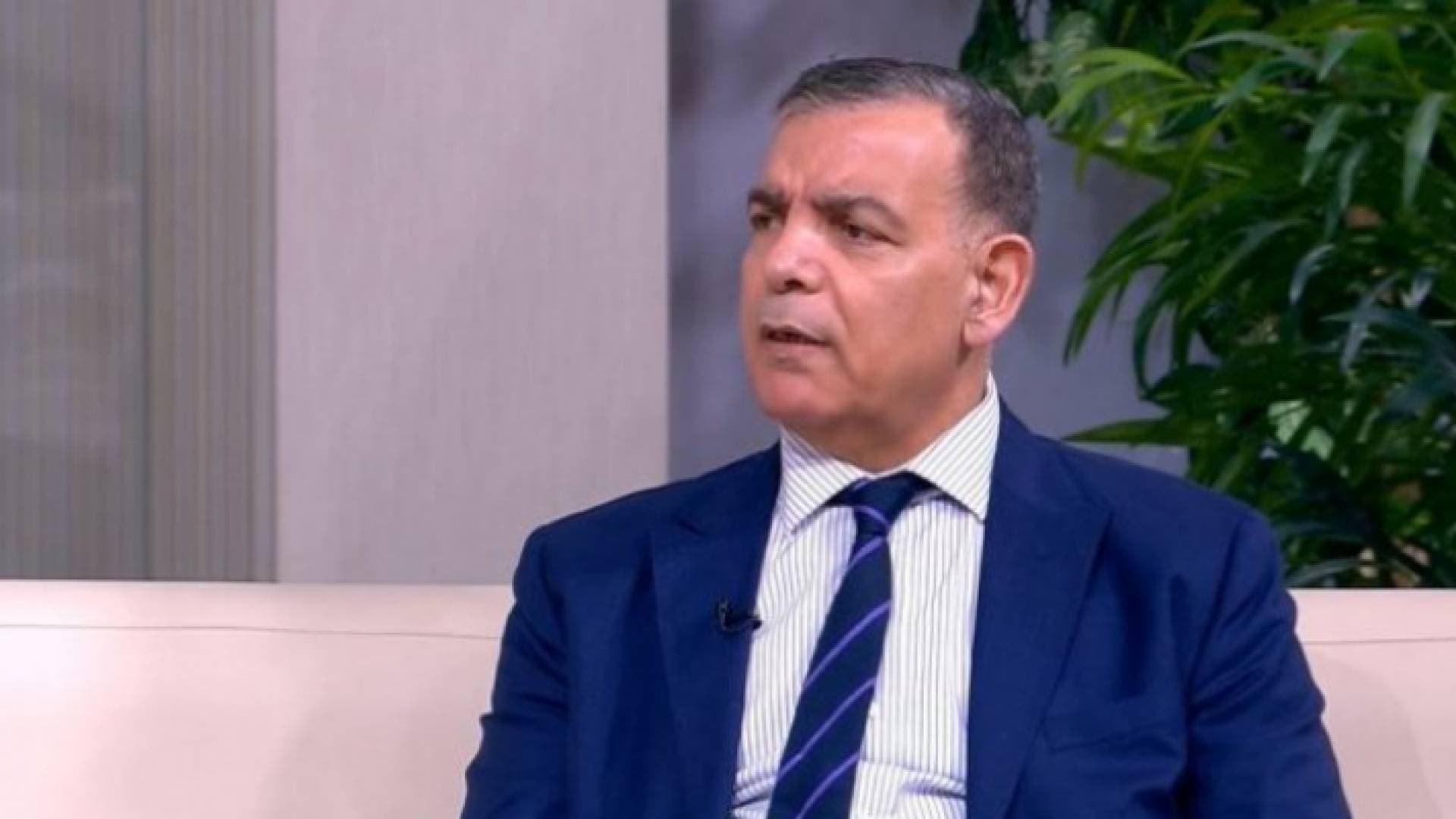 كتاب رسمي يفوض وزير الصحة بمنح مكافاة شهرية للكوادر الصحية