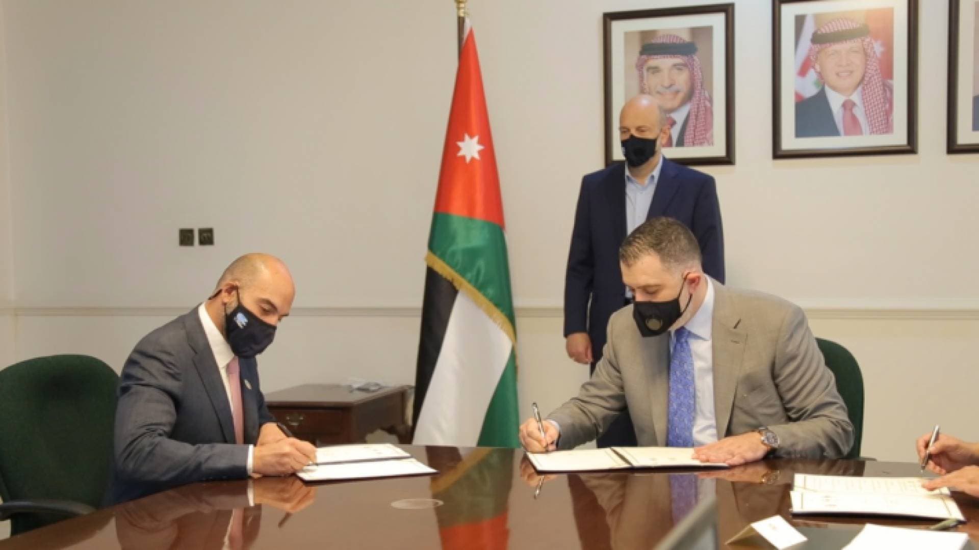 مذكرات تفاهم لتعليم 5 الاف من منتسبي النقابات المهنية للغة الالمانية تمهيدا لتشغيلهم بالمانيا.. صور وفيديو