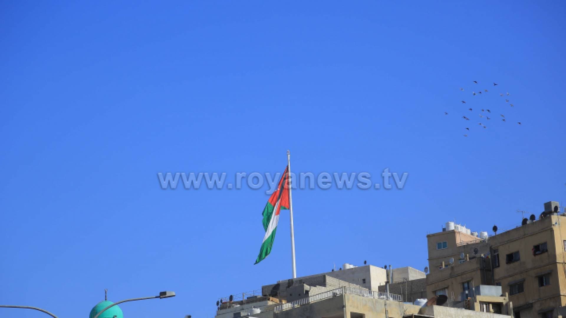 الرزاز يطلب رفع العلم الأردني على جميع المؤسسات احتفاء بعيد الاستقلال
