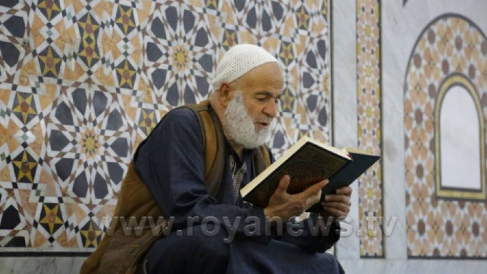 بعد 79 يوما من إغلاقها.. الأردنيون يعمرون المساجد بصلاة الجمعة