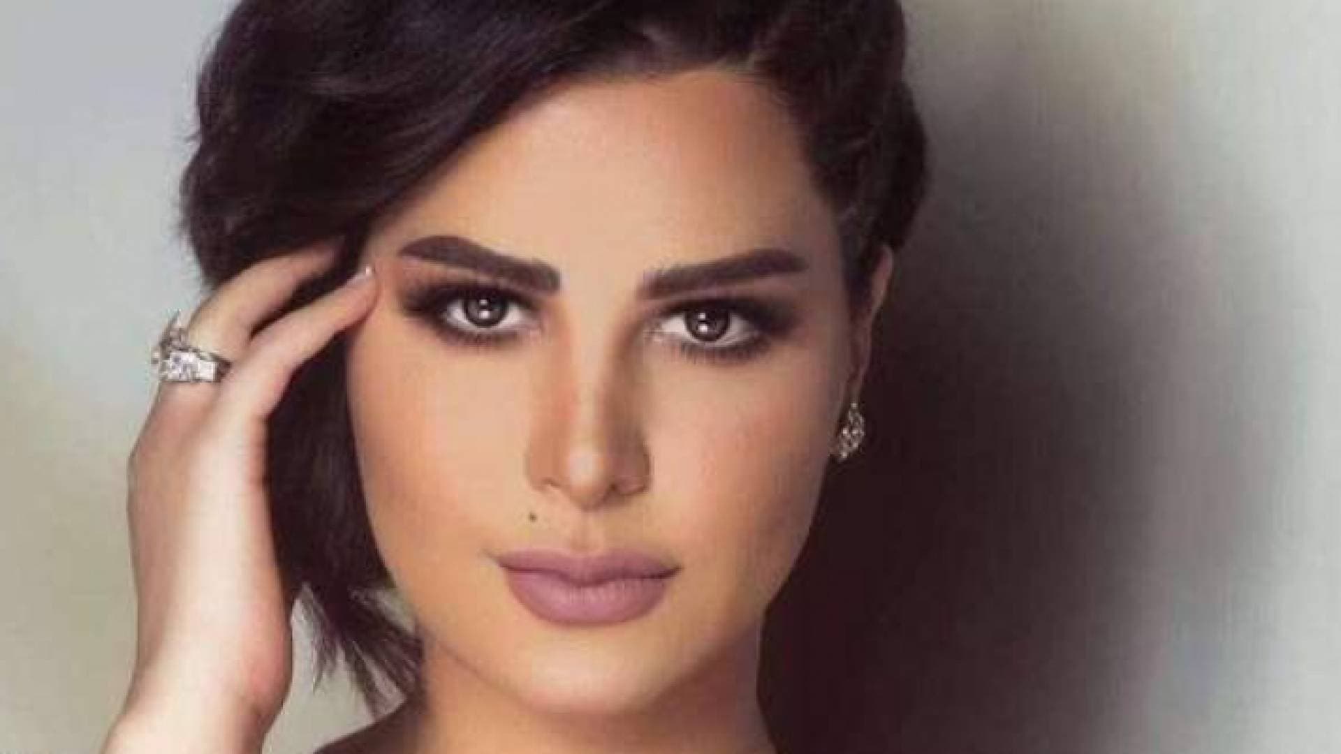 نجمة كويتية تهدي الإمارات رقصة بمناسبة رفع الحظر