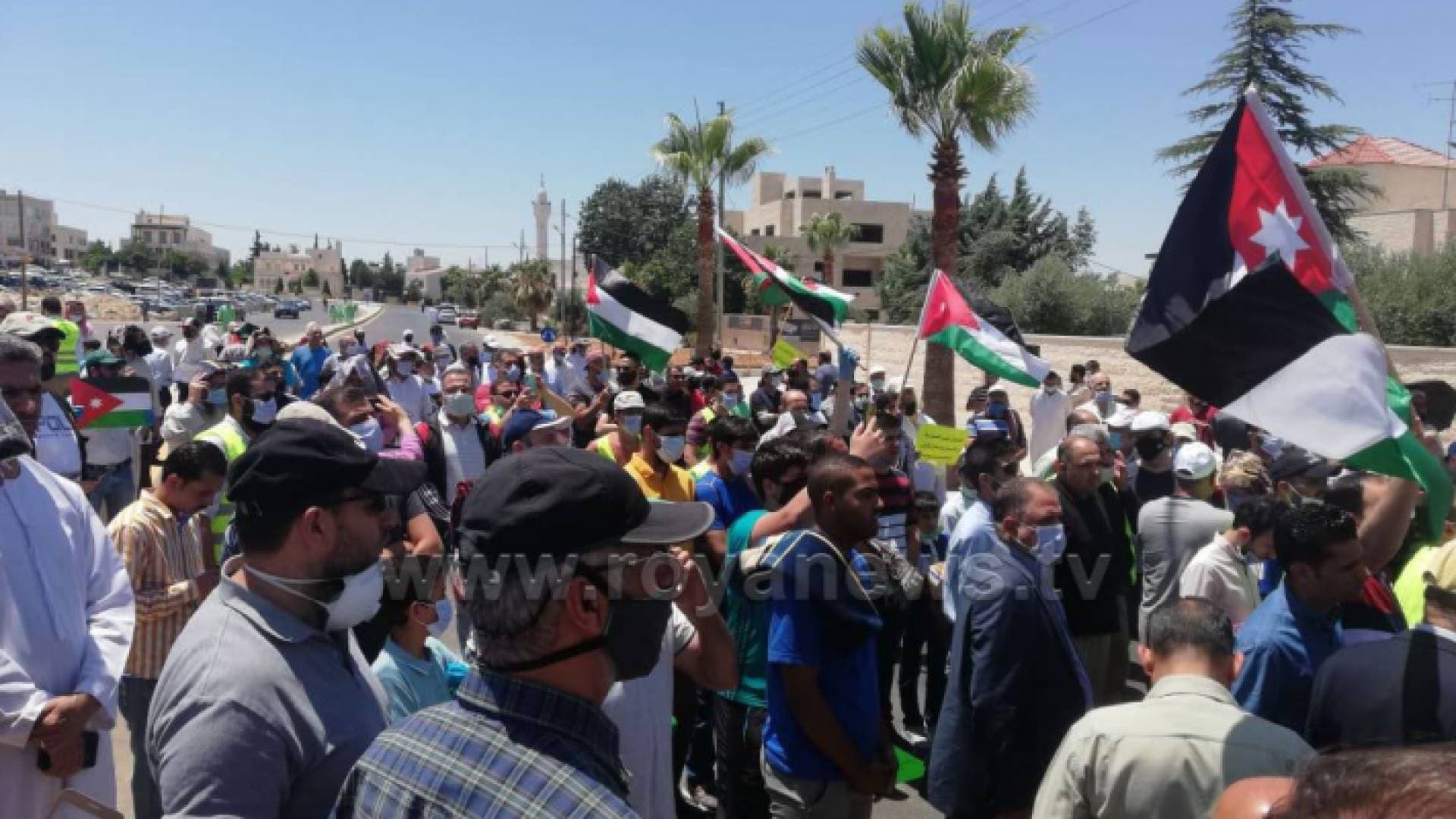 وقفة احتجاجية في محيط السفارة الأمريكية بعمان احتجاجا على قرار "الضم".. صور وفيديو