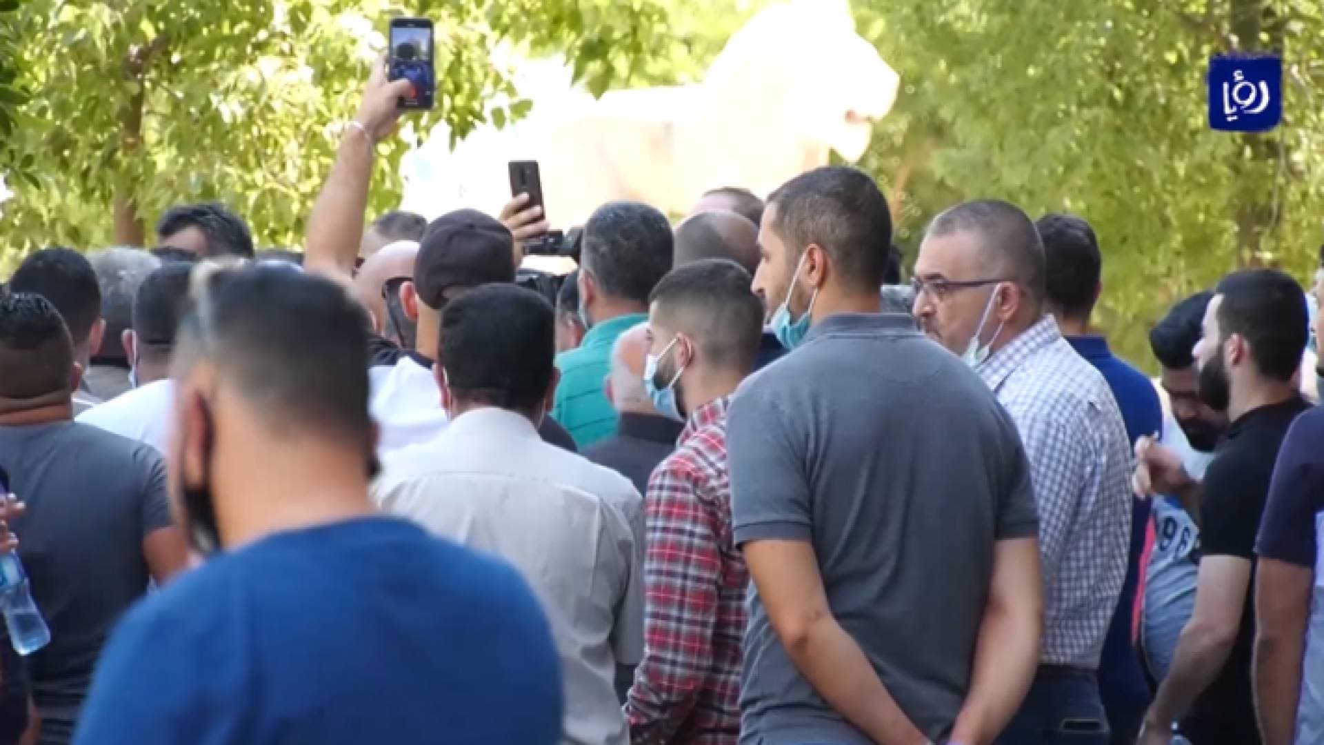 تواصل ارتفاع أعداد الإصابات بكورونا وتمديد الإغلاق في عدة محافظات فلسطينية.. فيديو
