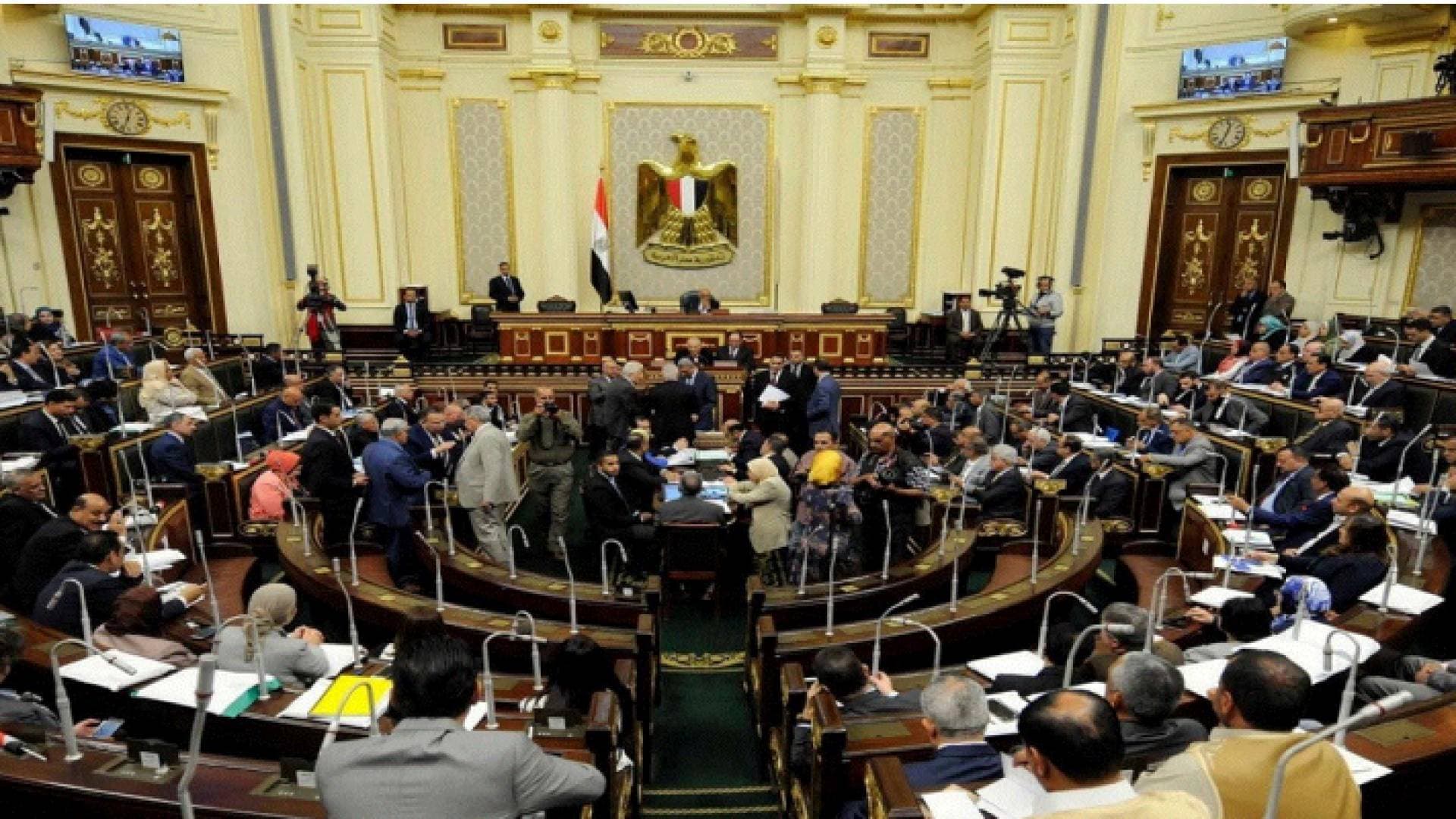 البرلمان المصري يوافق على قيام الجيش بـ"مهام قتالية" في الخارج
