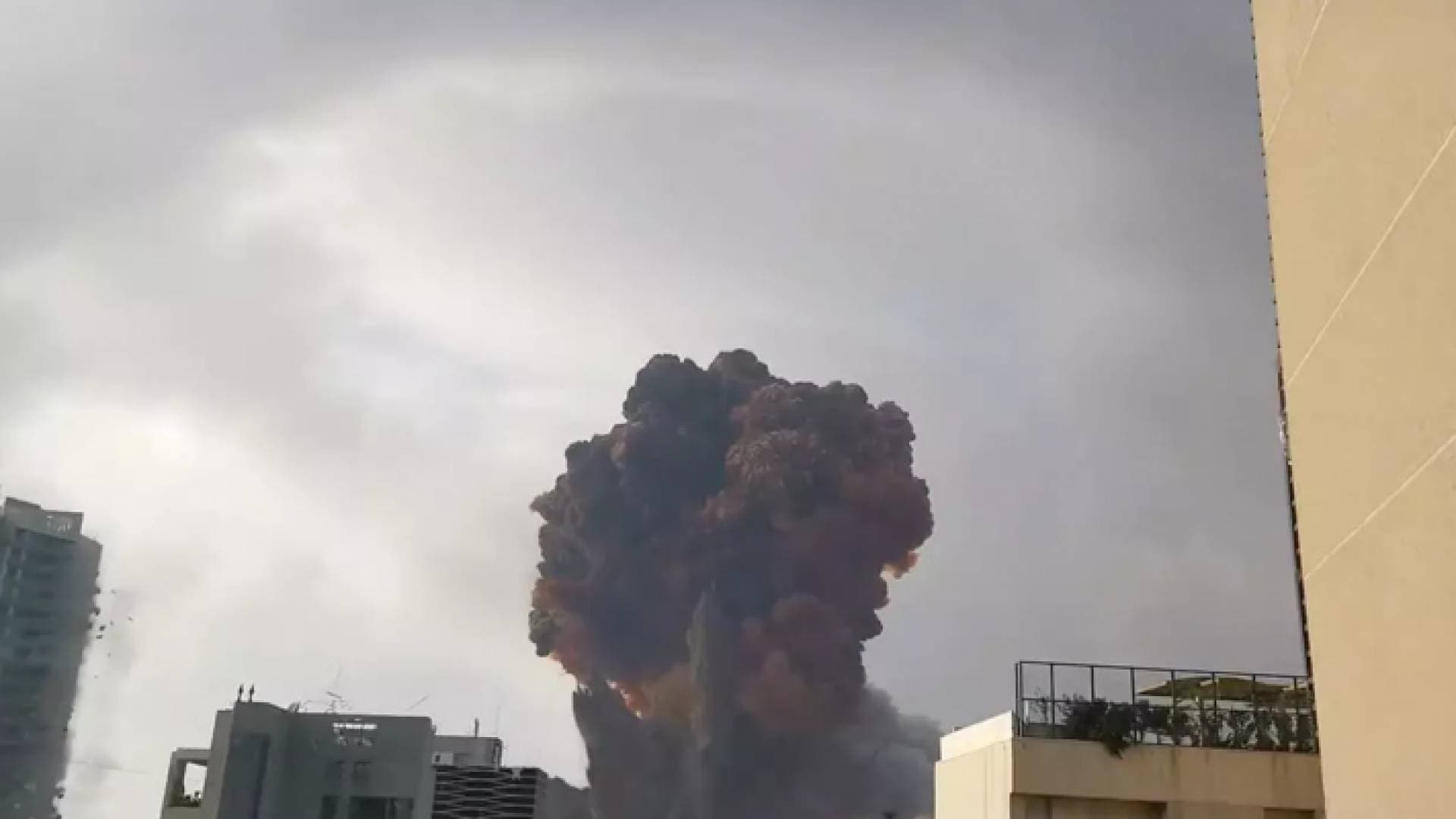 خبير أمني أردني يفند استهداف الاحتلال لمرفأ بيروت.. ومراسلة "رؤيا": أعداد لا تحصى من الضحايا جراء الانفجار.. فيديو