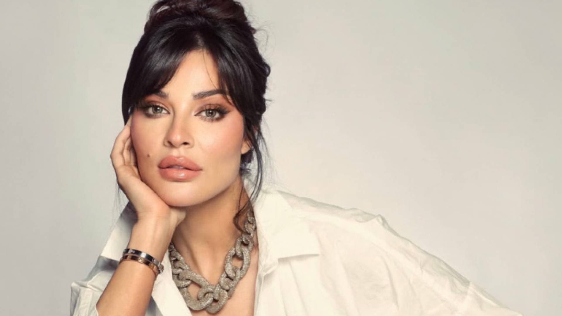 إصابة الفنانة نادين نجيم ونقلها إلى المستشفى بانفجار بيروت.. تفاصيل