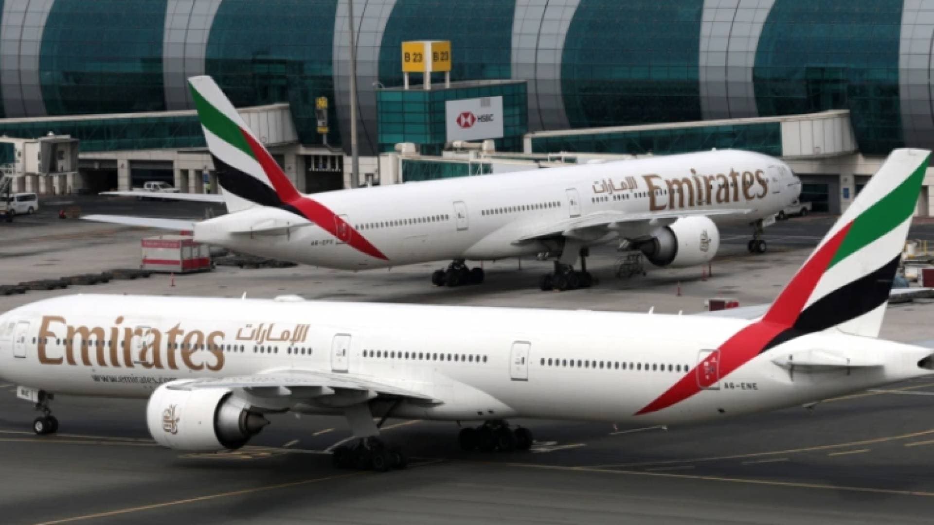 طيران الإمارات تعلن استئناف رحلاتها إلى عمان