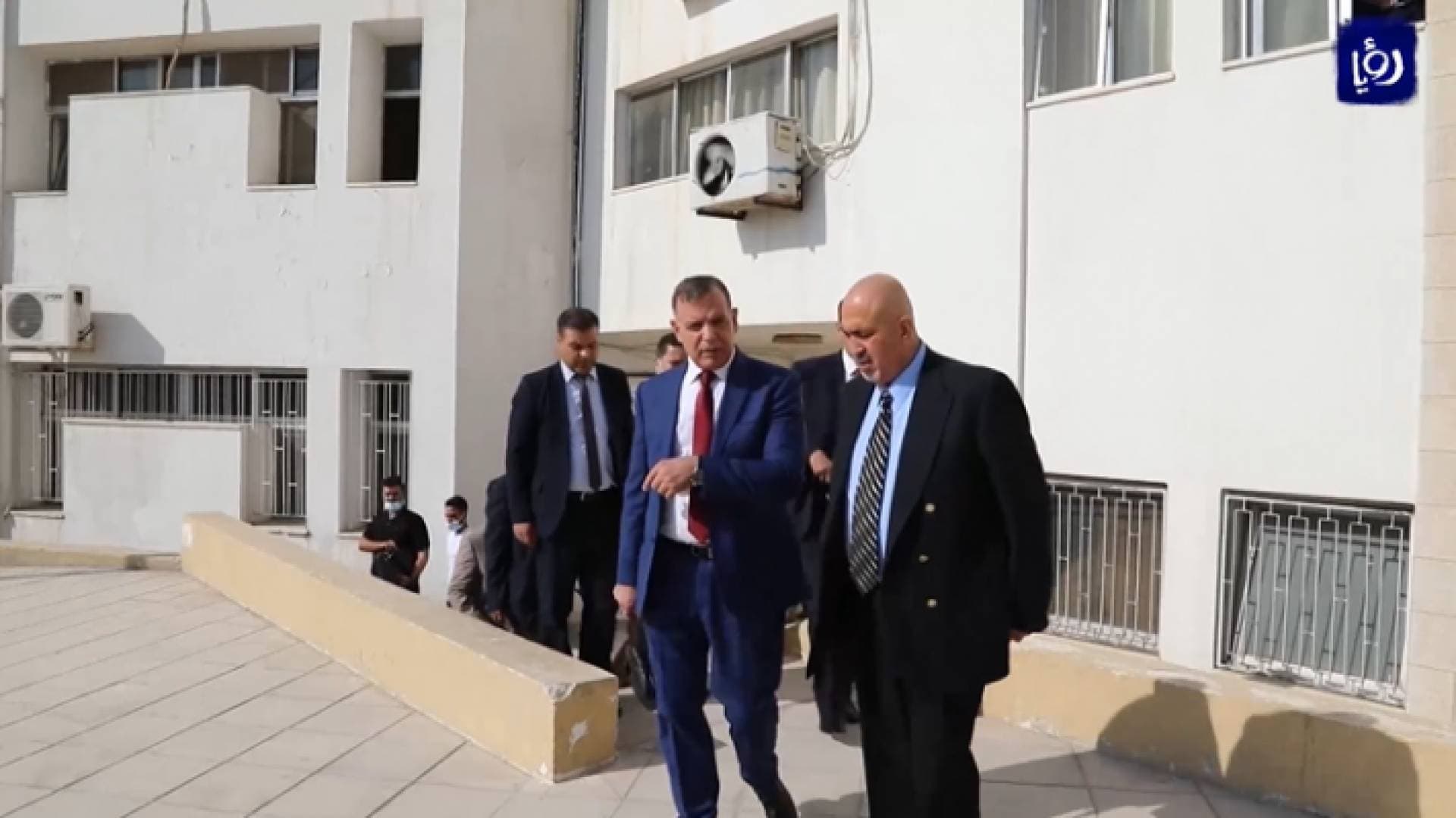 زيارة وزير الصحة تطوي صفحة استقالة مدير البشير وتفتح بابا للانتقادات - فيديو