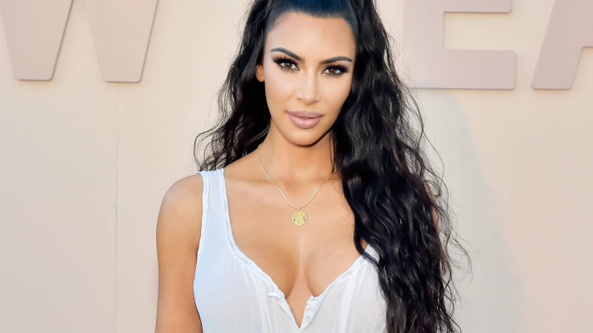 كاردشيان تجمد حسابيها على فيسبوك وإنستغرام .. لهذا السبب