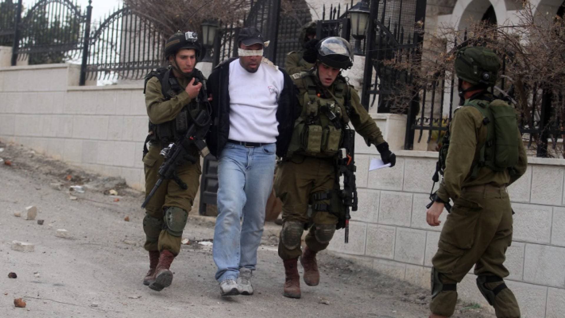 اعتقال أكثر من 120 ألف فلسطيني منذ "انتفاضة الأقصى"