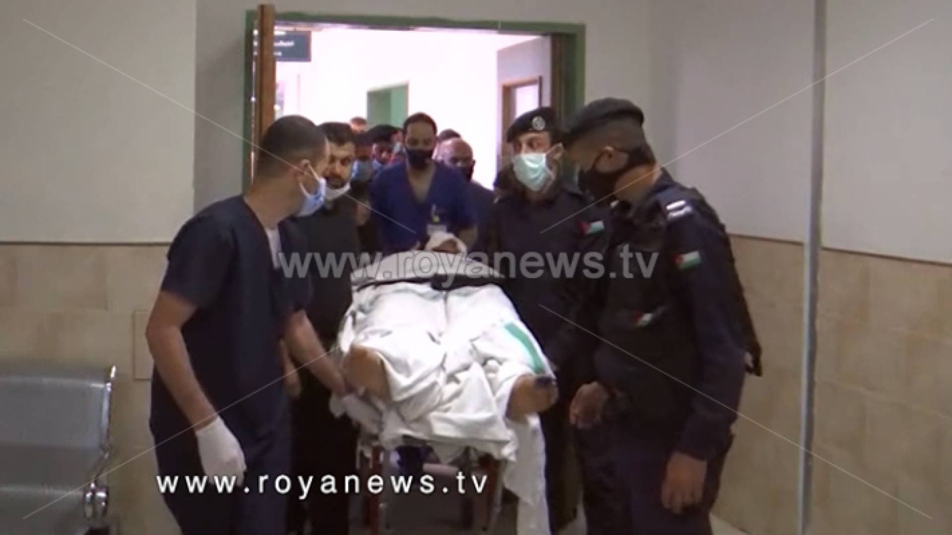 شاهد عملية نقل "فتى الزرقاء" إلى المدينة الطبية.. فيديو