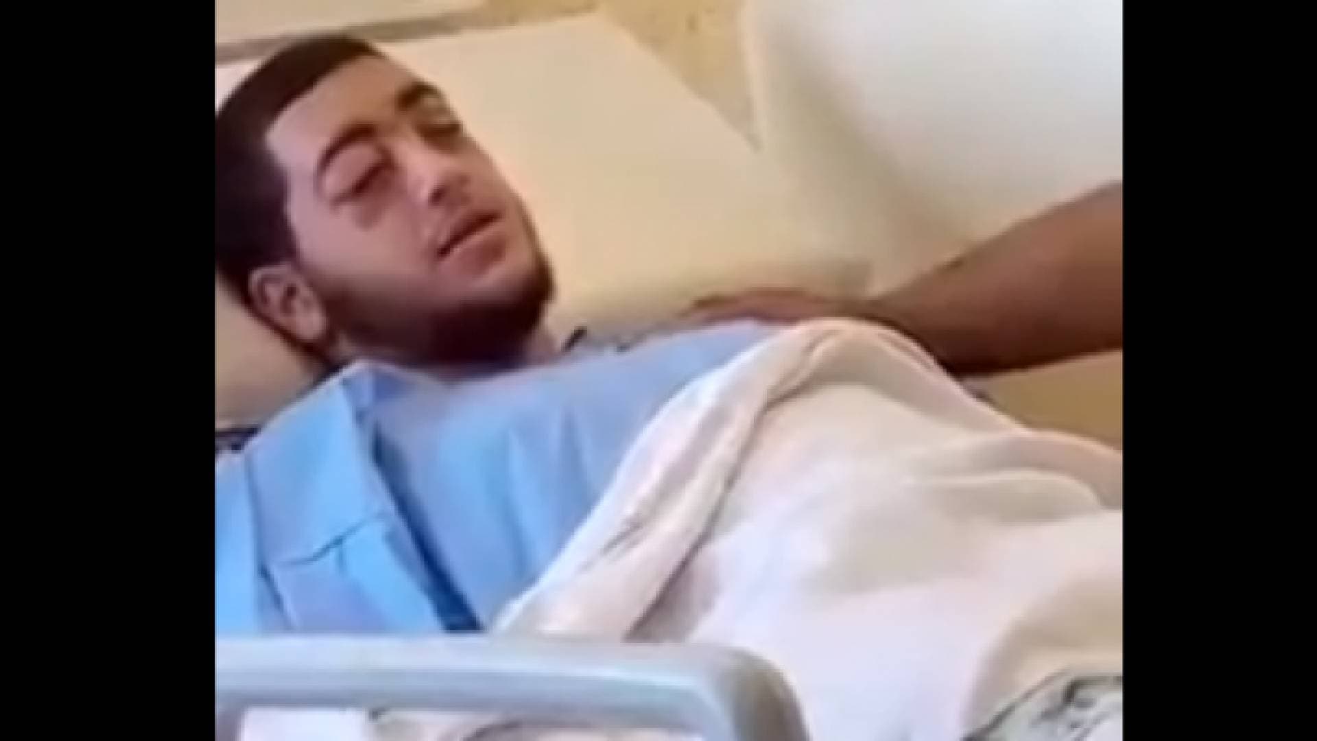فيديو متداول لـ "فتى الزرقاء صالح" وهو على سرير الشفاء يتلو آيات من الذكر الحكيم