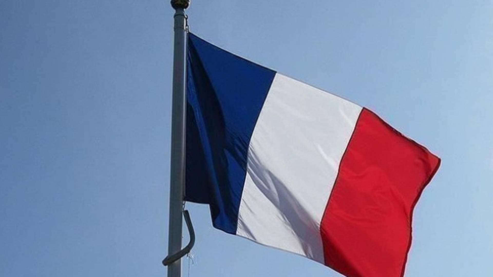 فرنسا تشدد الإجراءات الأمنية في سفاراتها بالعالم