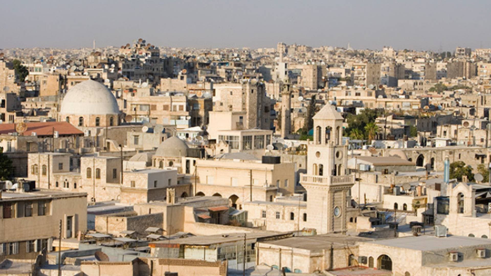 صناعيون من حلب يحملون منتجاتهم إلى دمشق أملا بتصريفها
