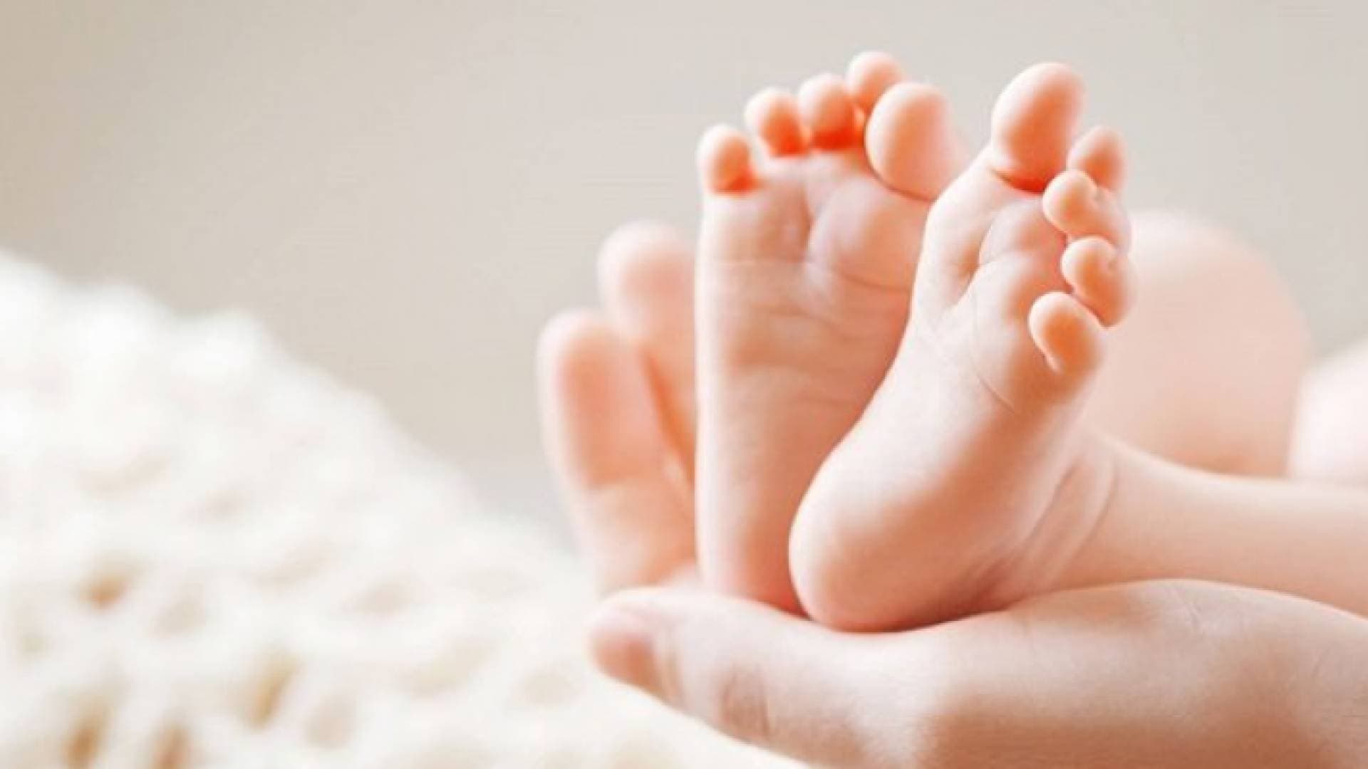 بعد ١٤ صبيا زوجان أمريكيان يرزقان بأنثى