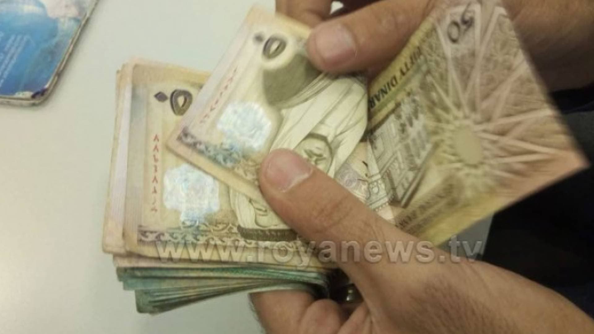 نقابة الألبسة تطالب بتأجيل القروض المستحقة للبنوك