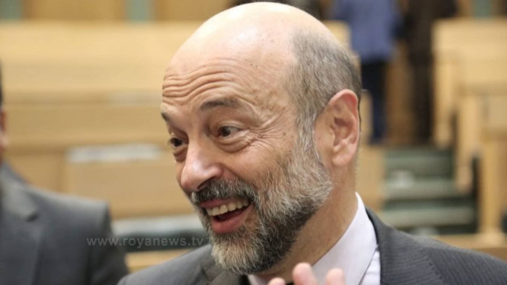 الرزاز ينفي هجرته لأمريكا ويطمئن الأردنيين: أخوكم مش تارك وراجع!