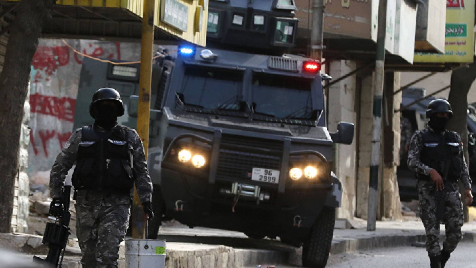 الأمن: مداهمة شخص اعتدى على حدث بأداة حادة في مرج الحمام