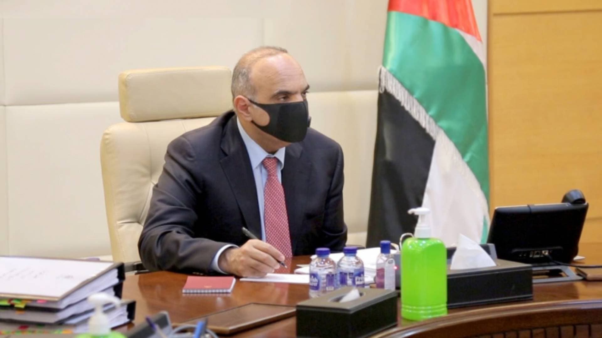 الخصاونة يوجه بالإسراع في إنجاز المركز الوطني لمكافحة الأوبئة والأمراض السارية