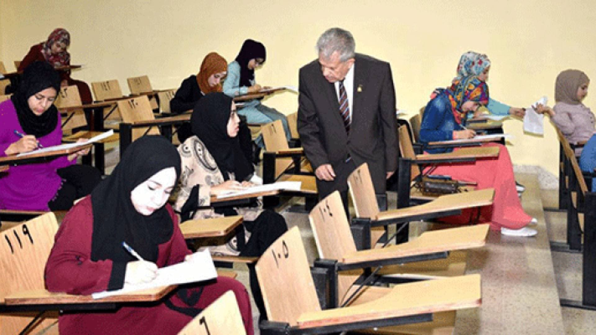 "التعليم العالي" يعلن آلية الامتحانات لطلبة الجامعات والكليات