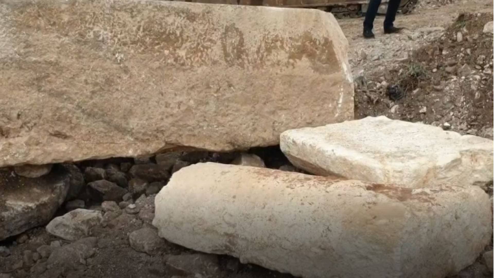 ناشطون ينتقدون "عشوائية" التعامل مع الموقع الأثري المكتشف في إربد.. فيديو