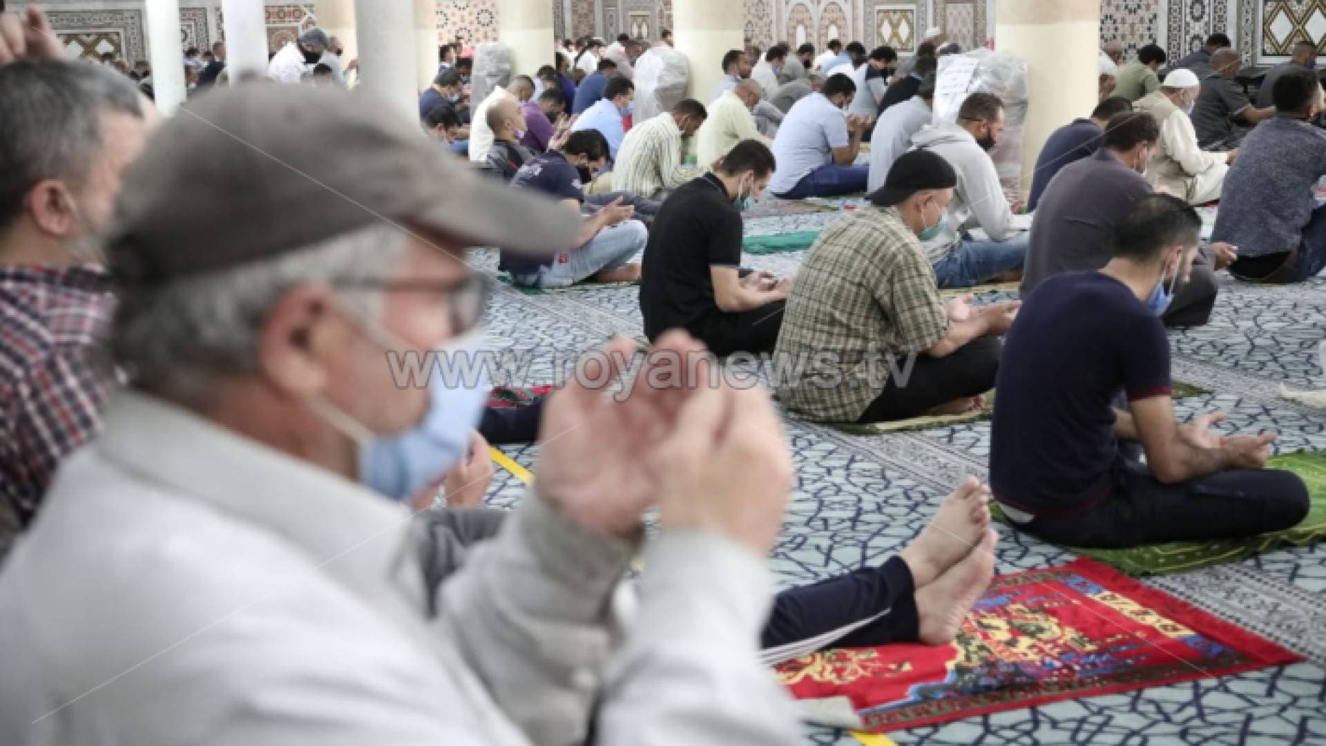 الأوقاف تحدد موعد رفع الحظر لأداء صلاة الجمعة