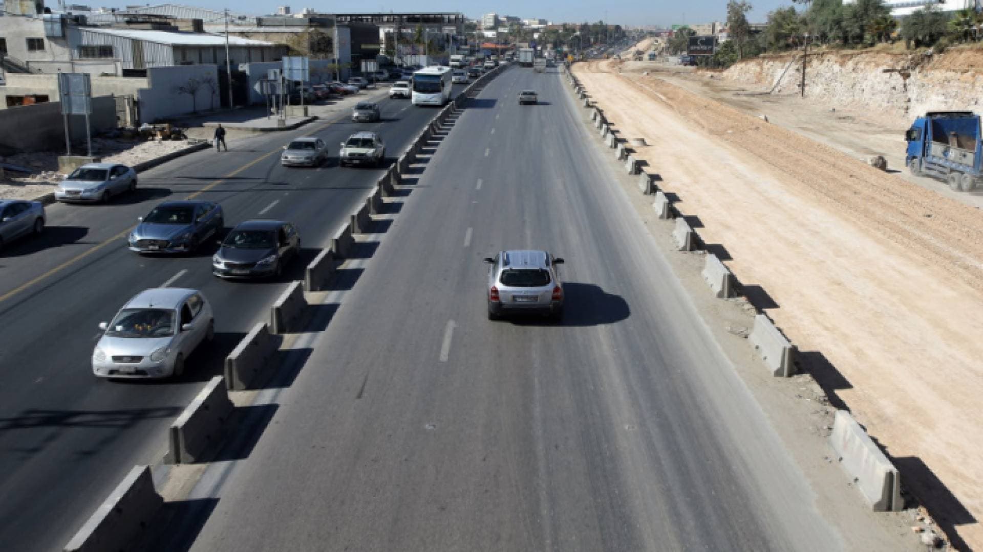 وزارة الأشغال: إنهاء العمل في جزء من مشروع الباص سريع التردد عمان-الزرقاء