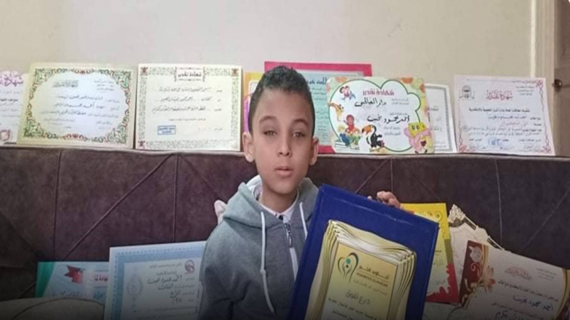 طفل مصري ولد كفيفا وأتم حفظ القرآن الكريم في السابعة