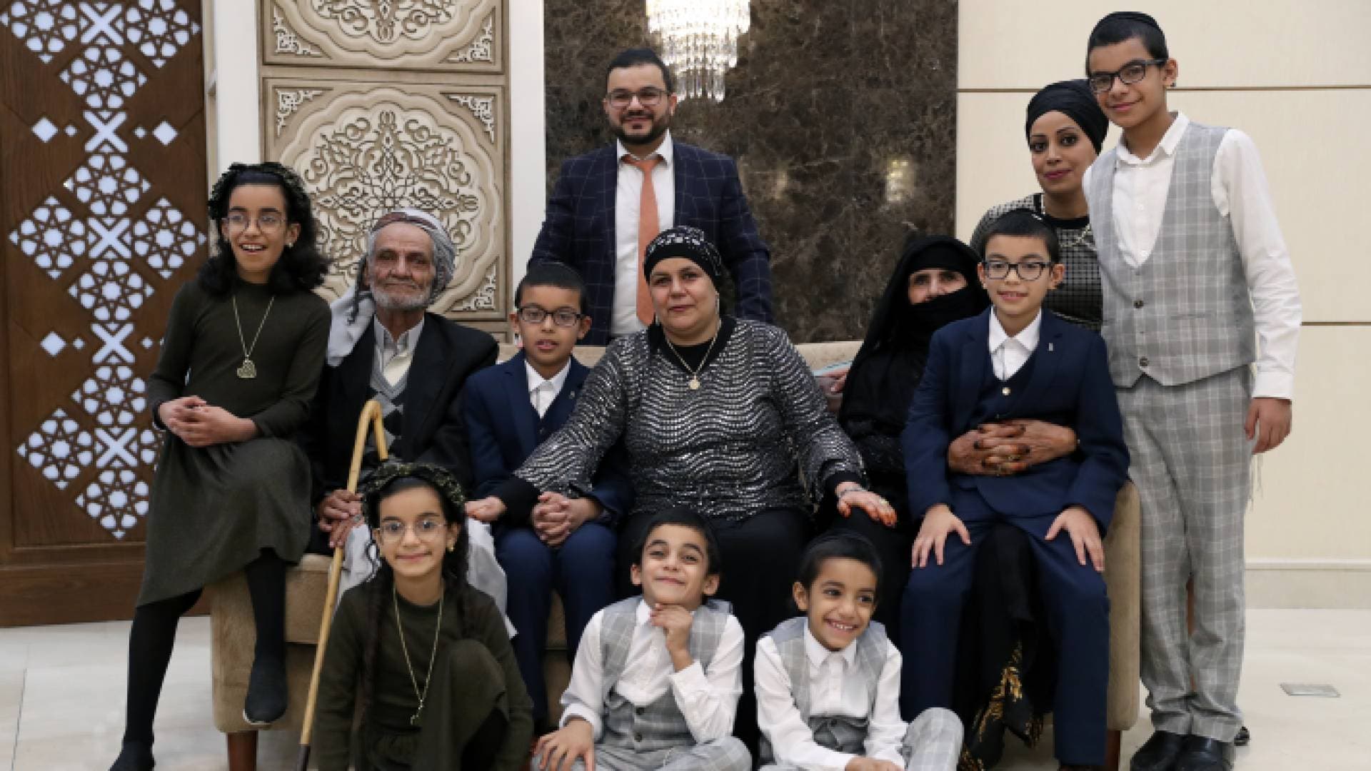 بعد فراق دام ٢١ عاما.. الإمارات تجمع شمل عائلتين يهوديتين - فيديو وصور