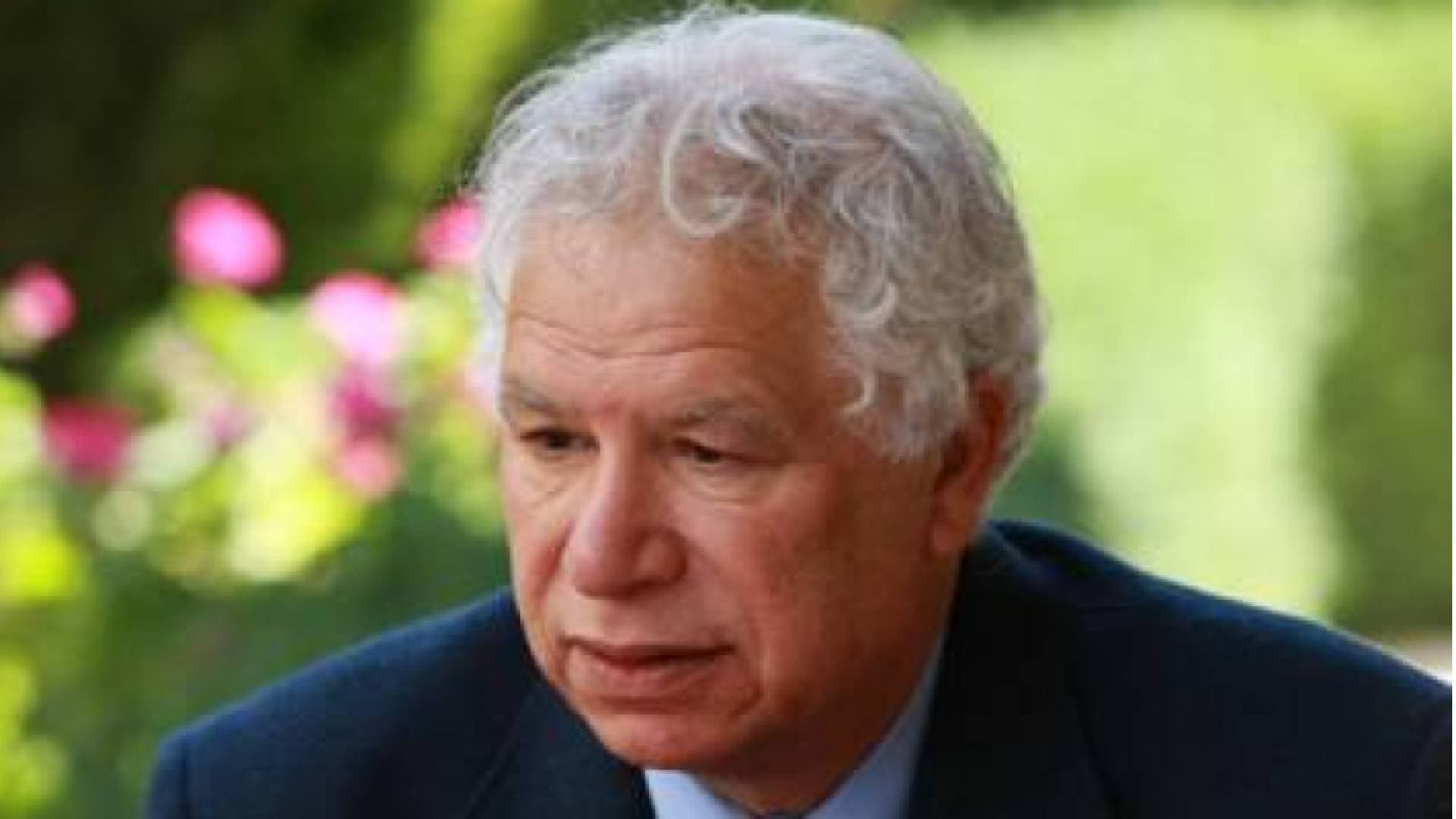 وفاة الروائي والشاعر الفلسطيني مريد البرغوثي