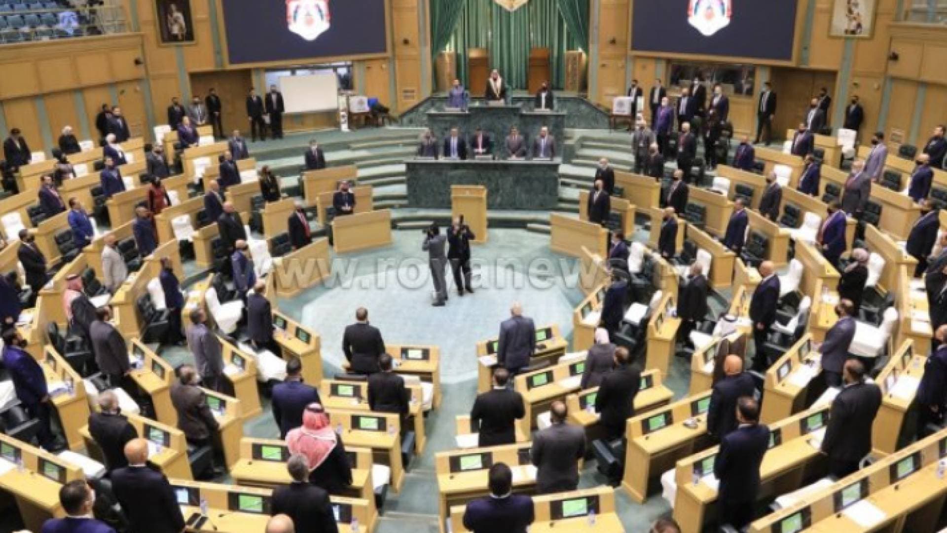 الأشغال المؤقتة والغرامة لمن باع شخصا أو اشتراه