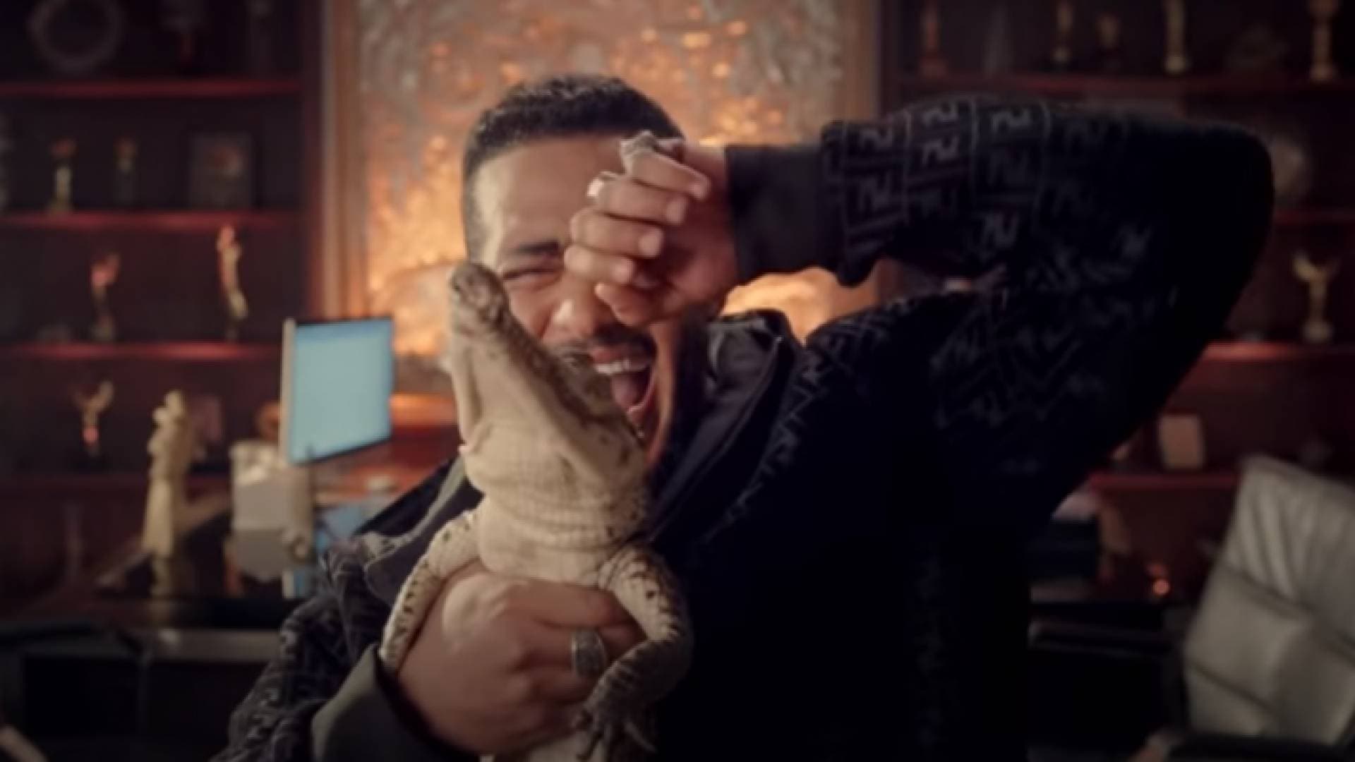 "أسد وتمساح" ضيوف محمد رمضان في أغنيته الجديدة "أنا البطل".. فيديو