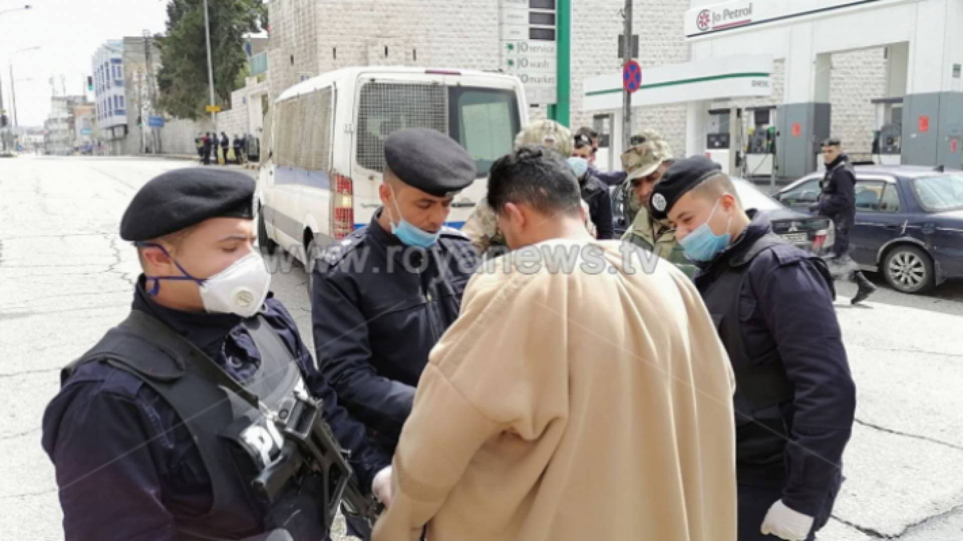 محافظ عجلون: لا تهاون مع مخالفي أوامر الدفاع والحظر