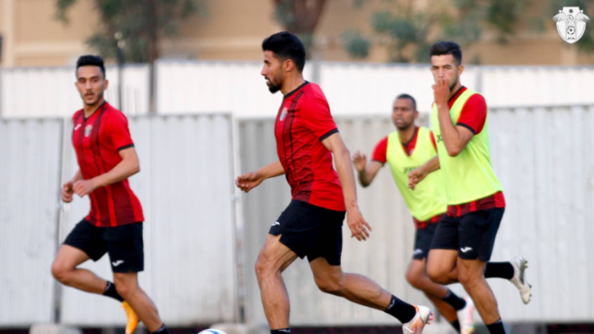 المنتخب الوطني لكرة القدم يلتقي نظيره العماني السبت