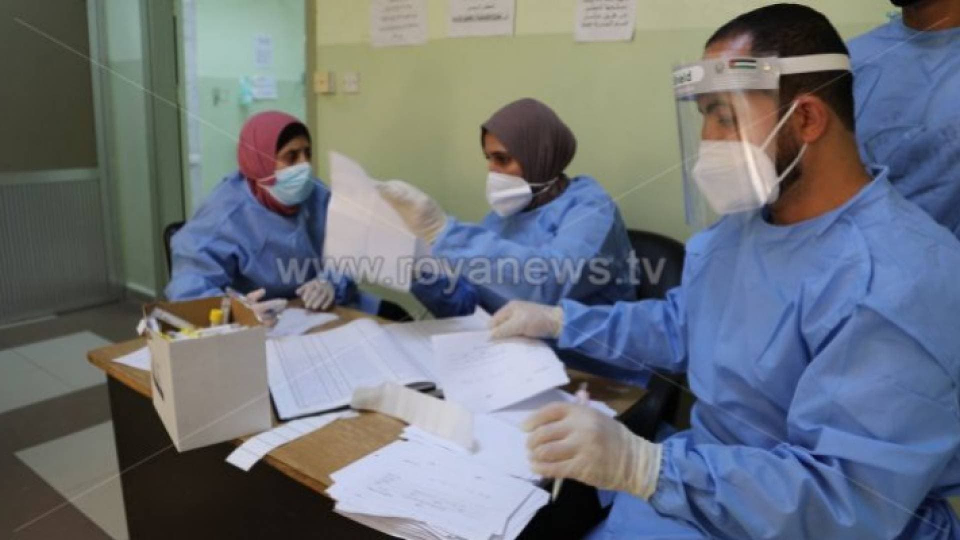 يوم مفتوح لتطعيم الكوادر الطبية العاملة في القطاع العام والخاص ضد كورونا