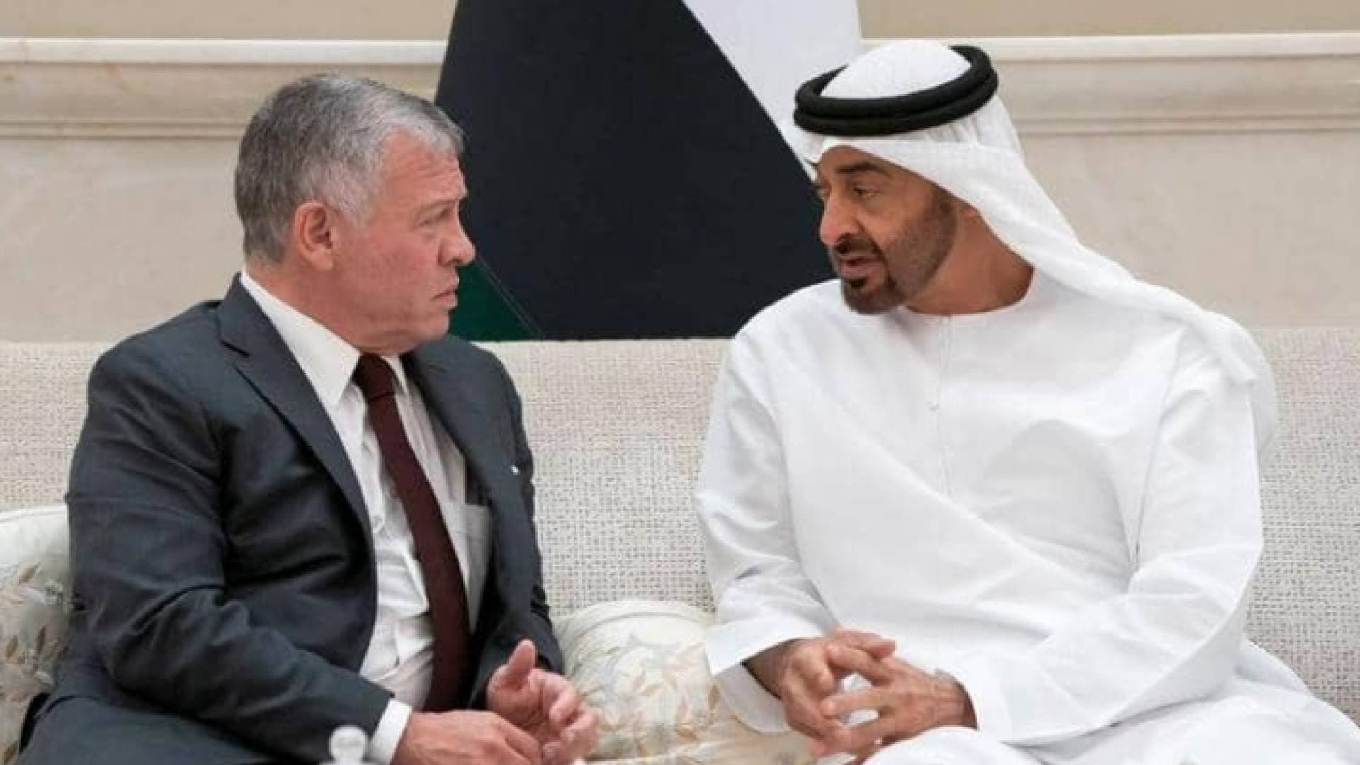"أ ف ب": ما حقيقة الفيديو المتداول لجلالة الملك وهو يشكر ولي عهد أبوظبي؟