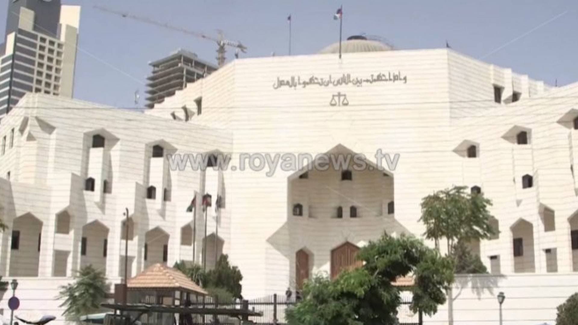 محكمة الاستئناف تقضي بعدم مسؤولية فتاة عن جرم إطالة اللسان