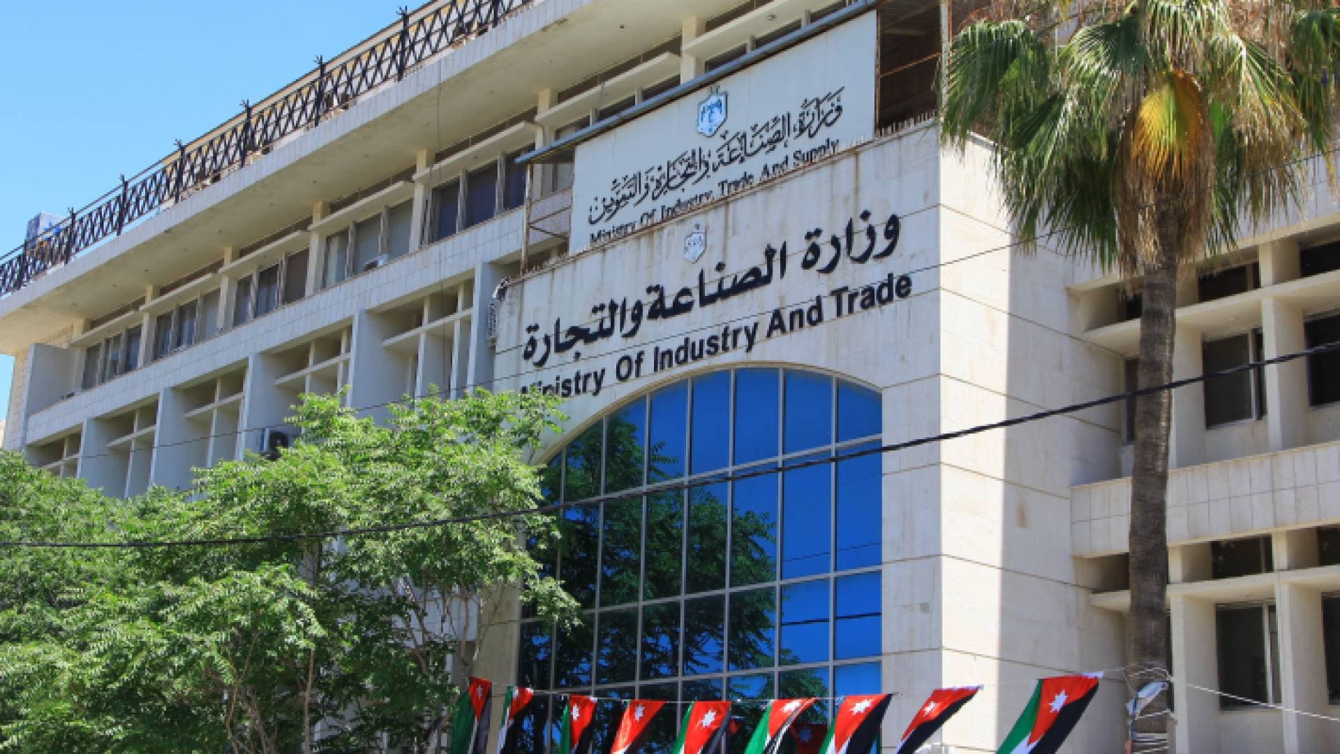 الصناعة والتجارة تحرر ١٧٧ مخالفة تموينية الأسبوع الماضي