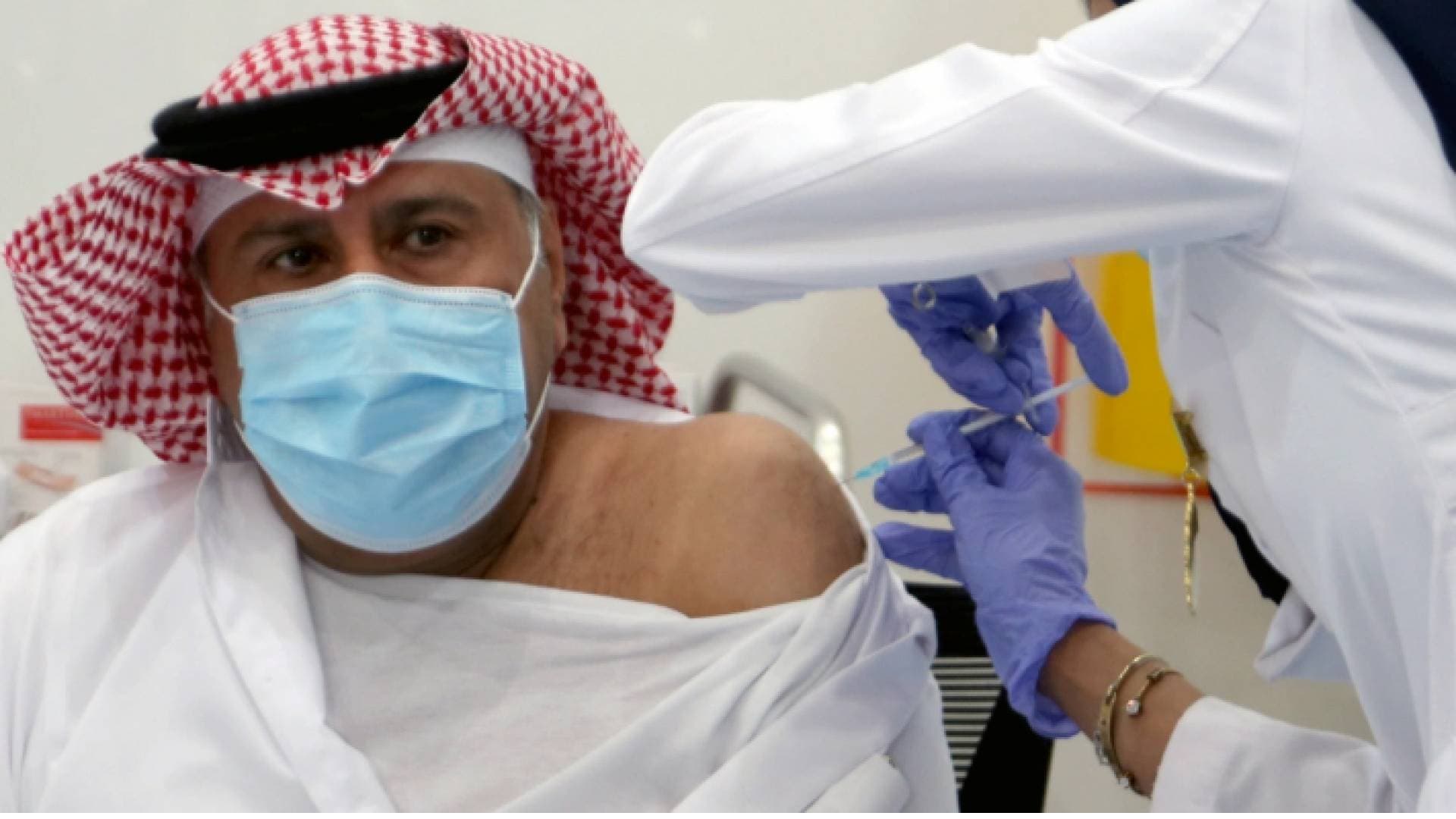 الإمارات ضمن الدول الأعلى معدلا في التطعيم من كورونا
