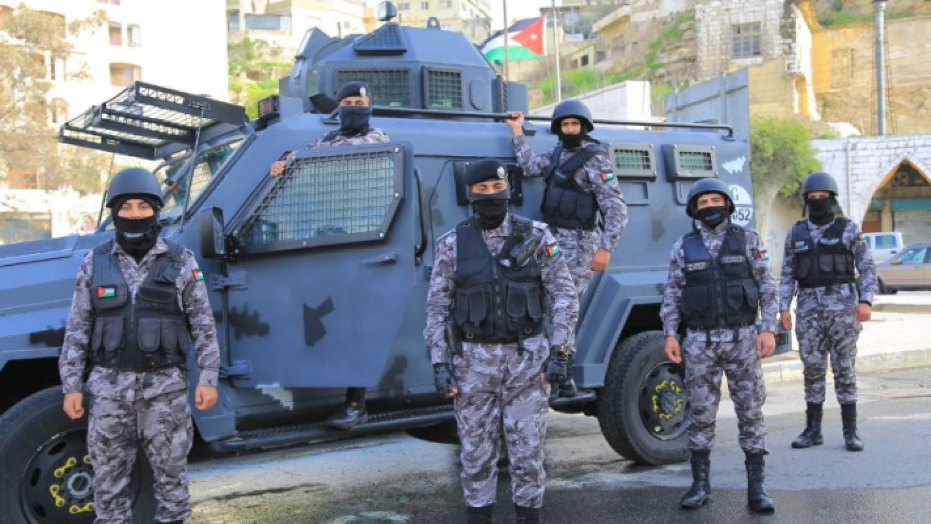 أعمال شغب جنوب عمان والأمن يتدخل.. تفاصيل
