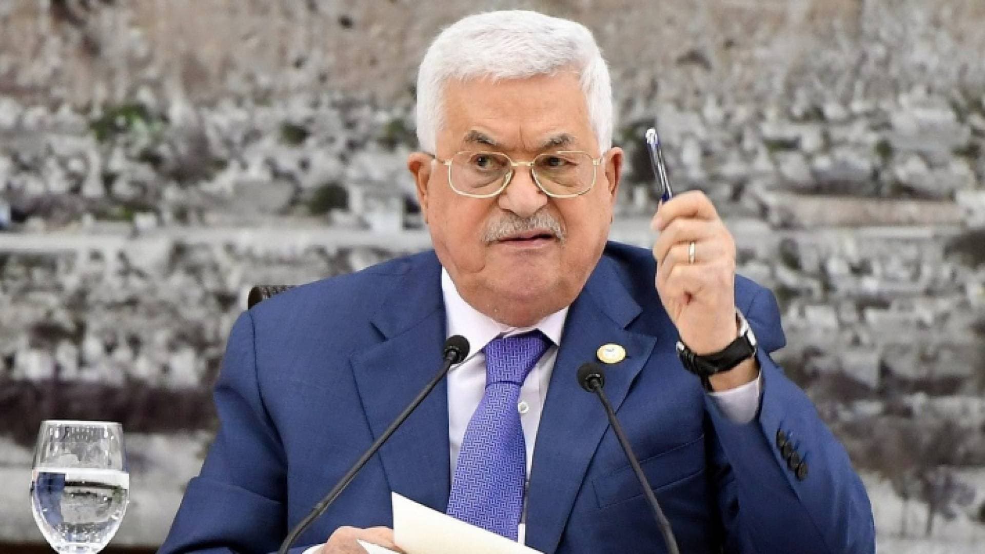 عباس يلغي احتفالات عيد الفطر ويقرر تنكيس الأعلام في فلسطين